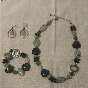 Beautiful Silpada Silver and Green Jewelry Set